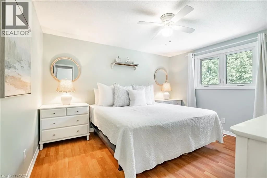 10 STONEHENGE Place