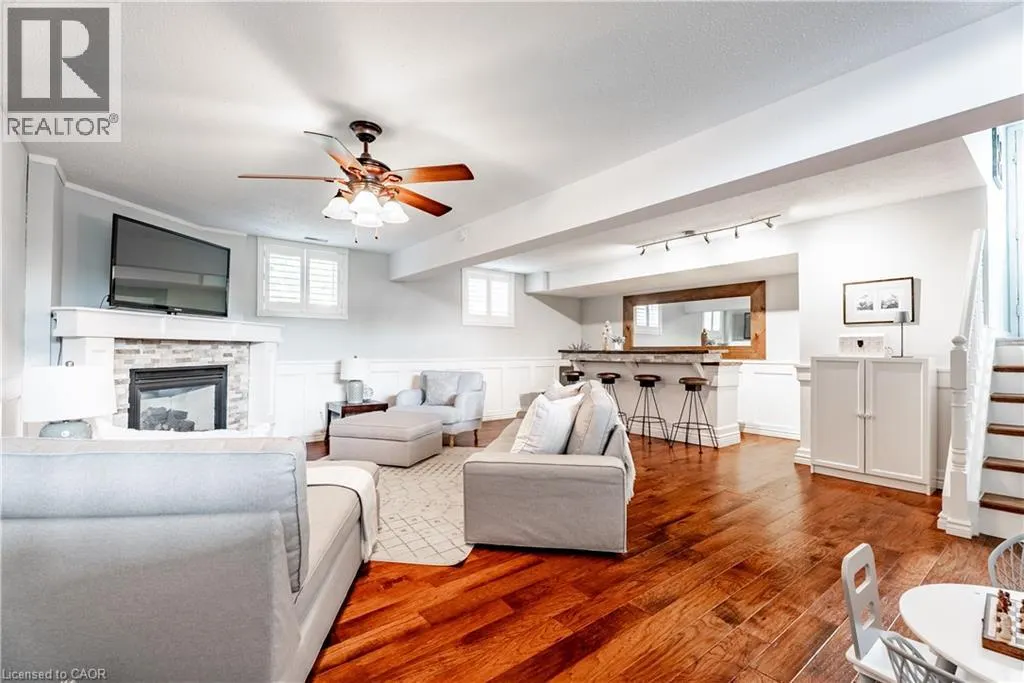 10 STONEHENGE Place