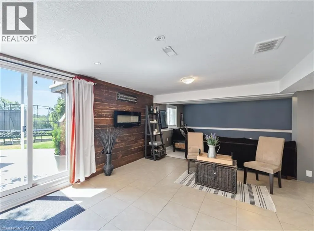 83 THAMES Way