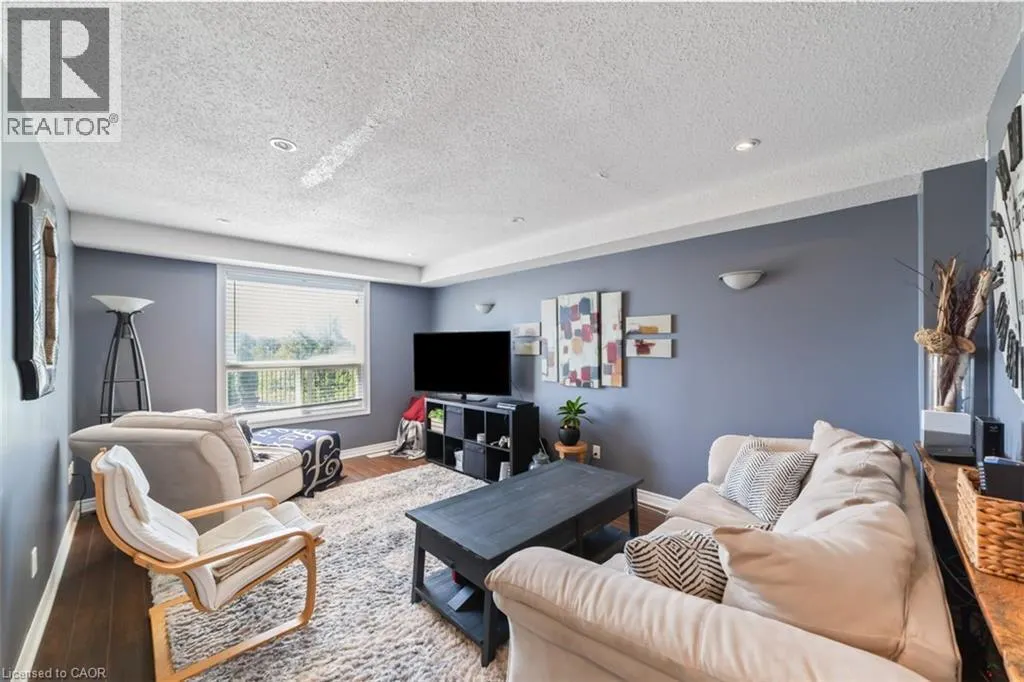 83 THAMES Way