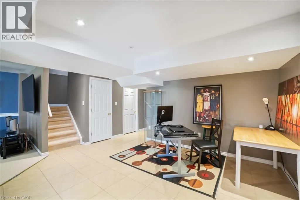 83 THAMES Way