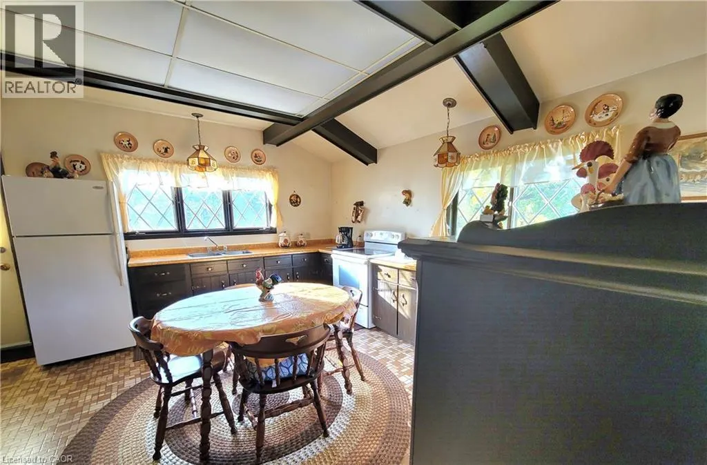 111 RIVERBANK Drive N
