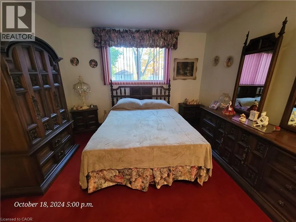 111 RIVERBANK Drive N