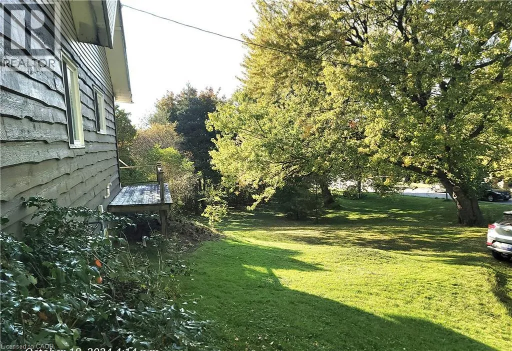 111 RIVERBANK Drive N