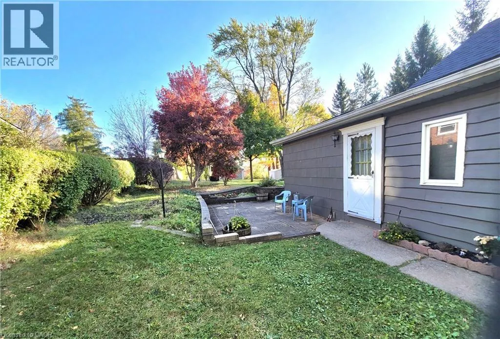 111 RIVERBANK Drive N