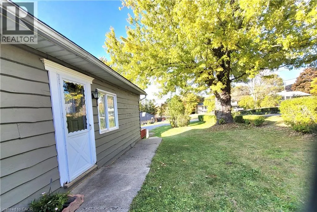 111 RIVERBANK Drive N