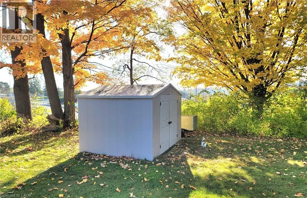 111 RIVERBANK Drive N