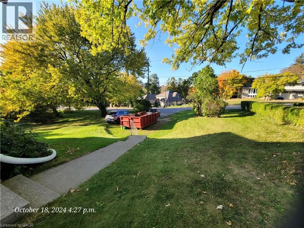 111 RIVERBANK Drive N
