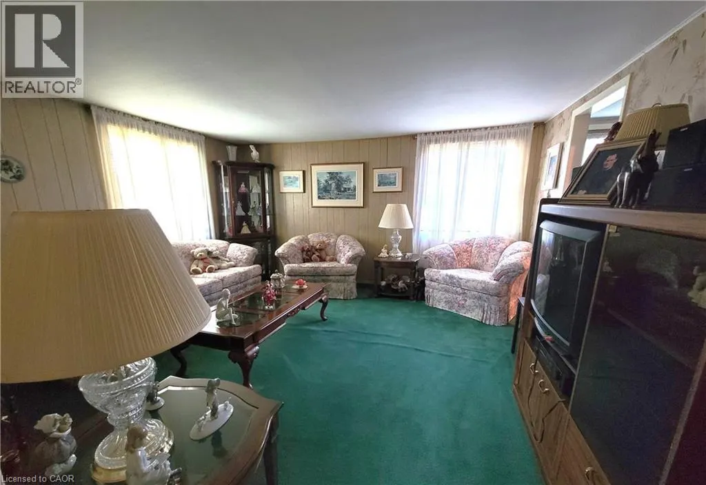 111 RIVERBANK Drive N