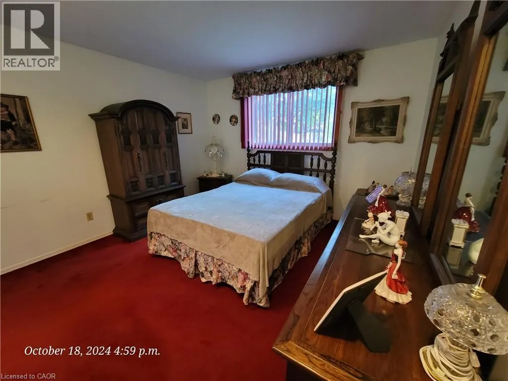111 RIVERBANK Drive N