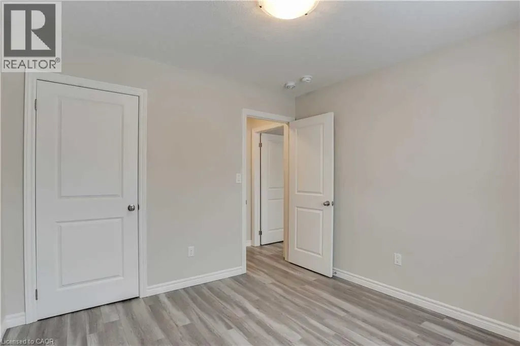184 LINKS Crescent