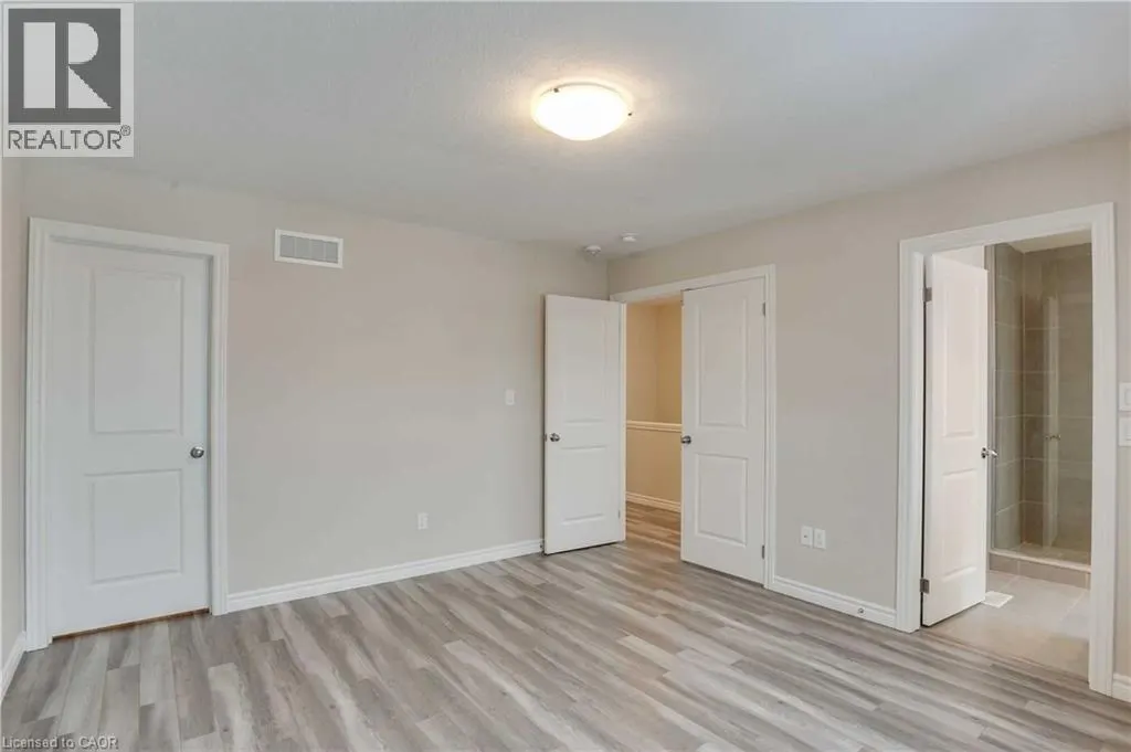 184 LINKS Crescent