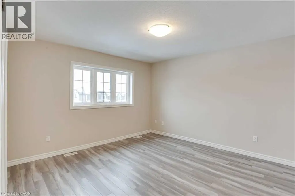184 LINKS Crescent