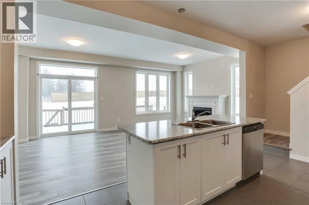 184 LINKS Crescent