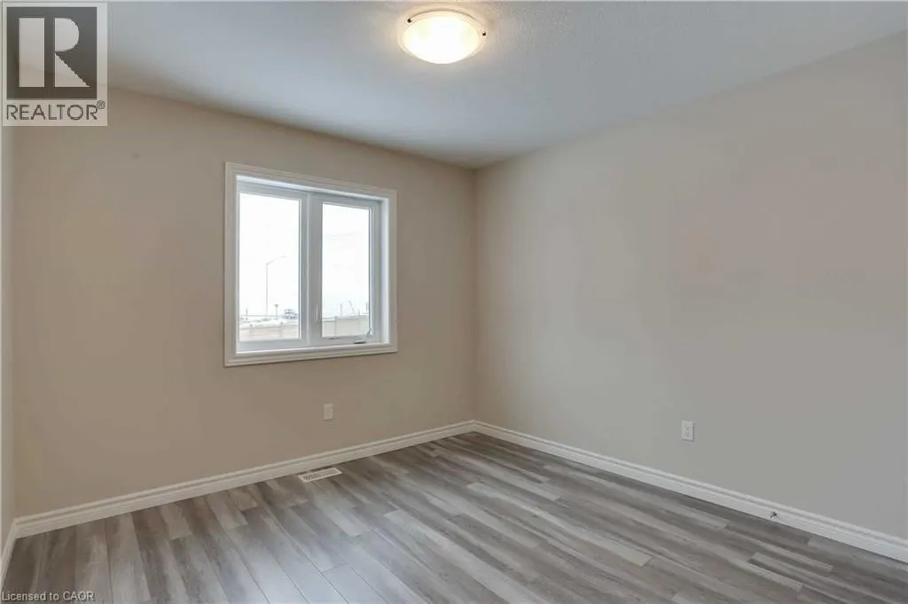 184 LINKS Crescent