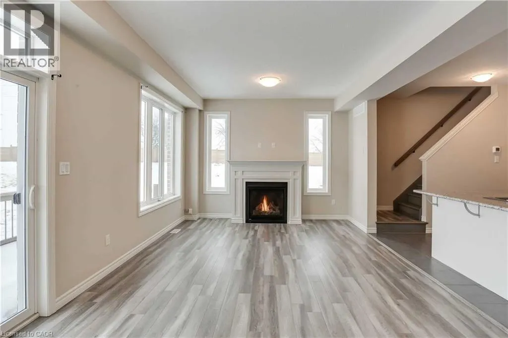 184 LINKS Crescent