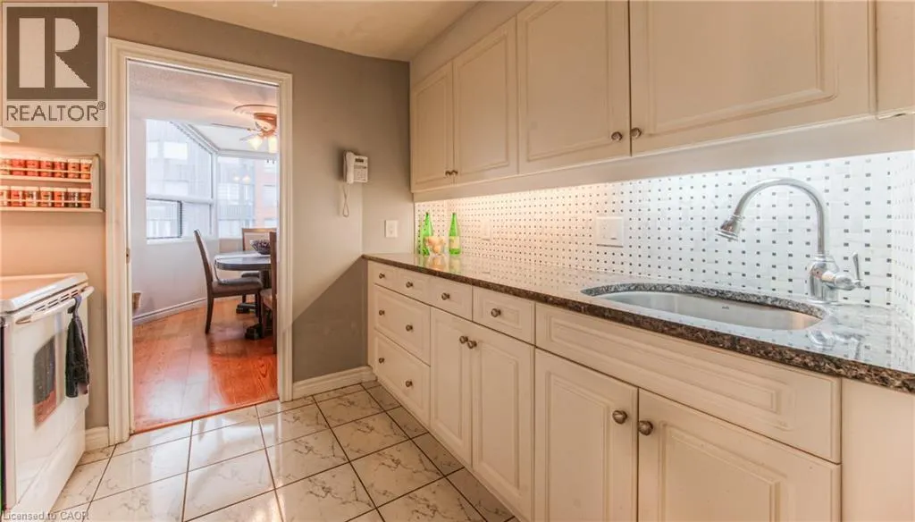 20 ELLEN Street E Unit# 611, #611