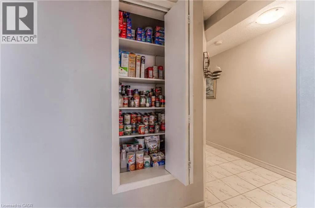 20 ELLEN Street E Unit# 611, #611