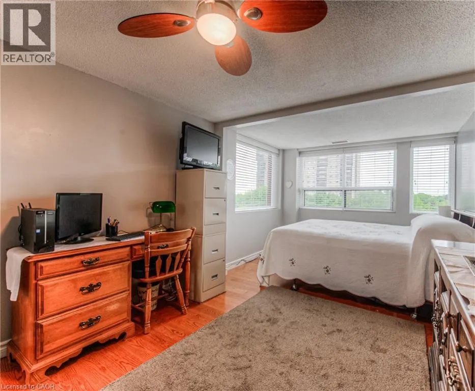 20 ELLEN Street E Unit# 611, #611