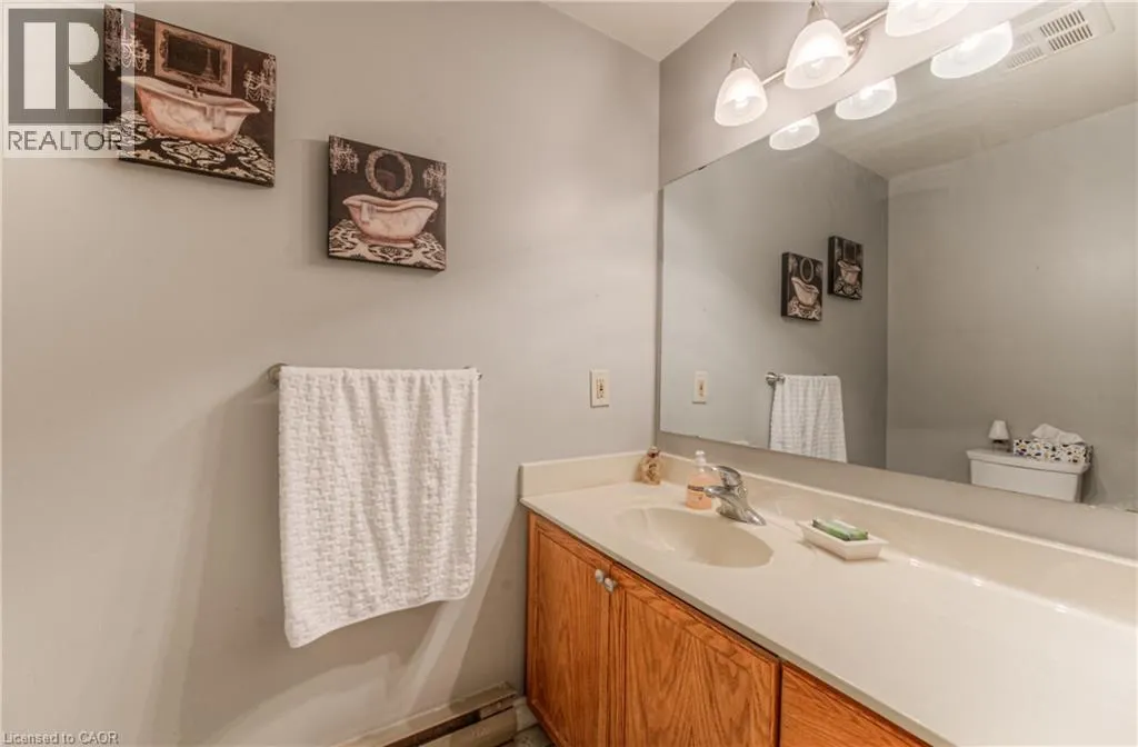 20 ELLEN Street E Unit# 611, #611