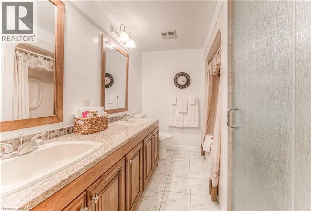 20 ELLEN Street E Unit# 611, #611