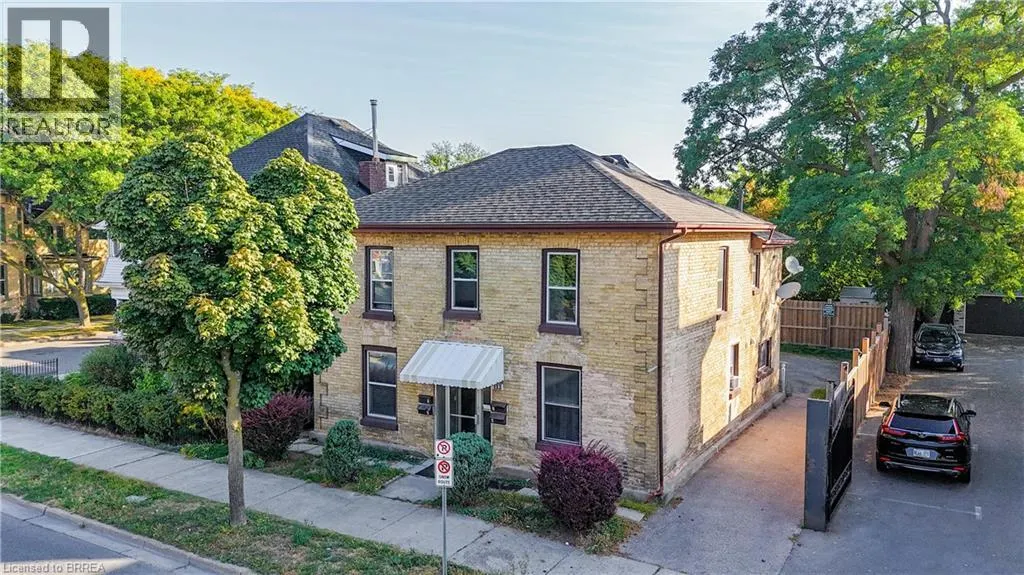 113 BRANT Avenue