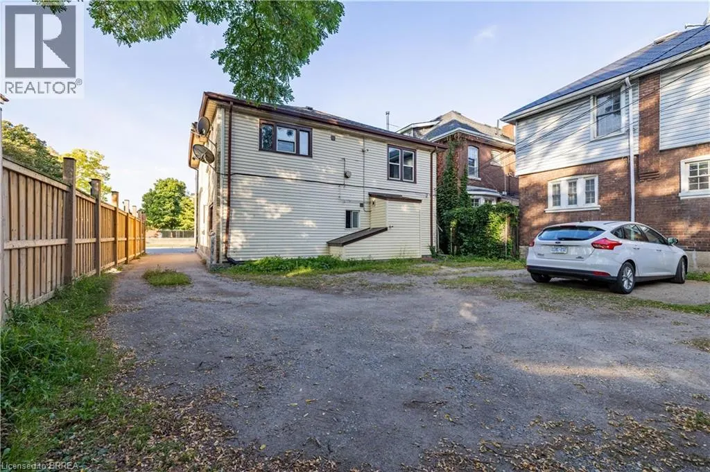 113 BRANT Avenue
