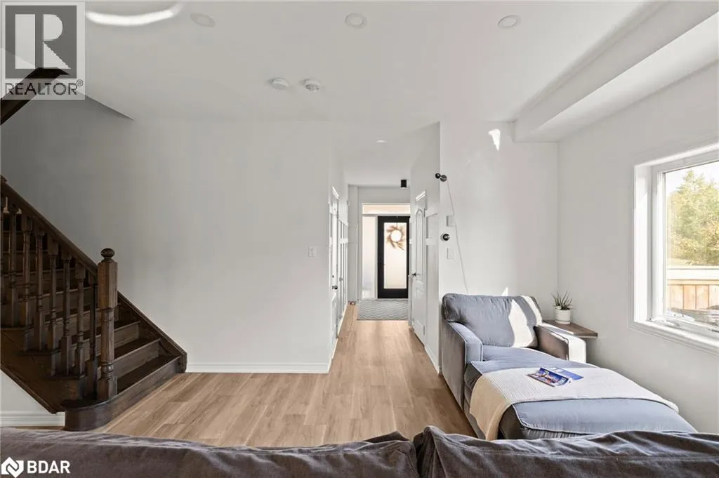 32 MANDLEY Street