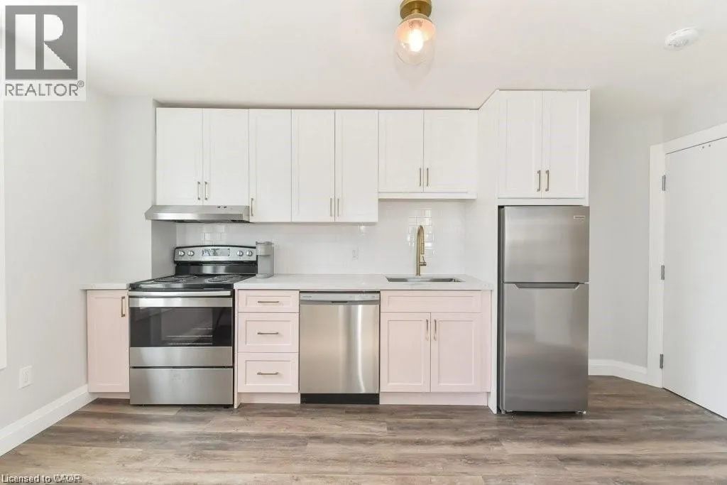 132 AHRENS Street W Unit# 4, #4