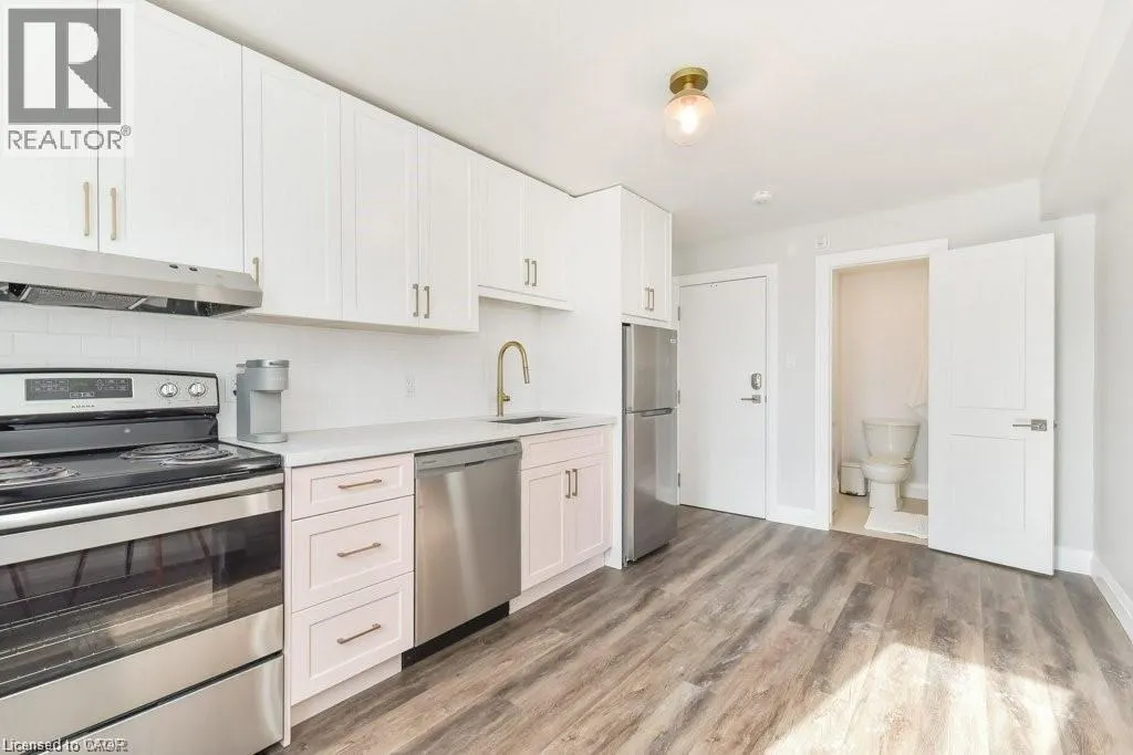 132 AHRENS Street W Unit# 4, #4