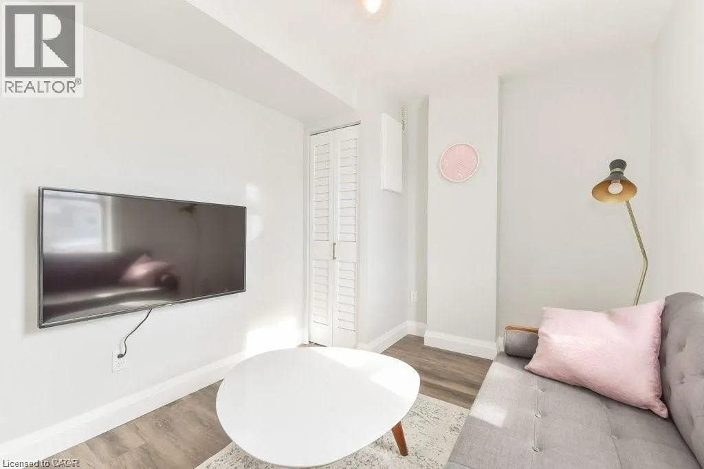 132 AHRENS Street W Unit# 4, #4