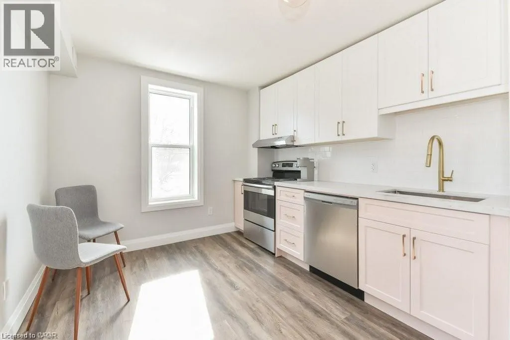 132 AHRENS Street W Unit# 4, #4