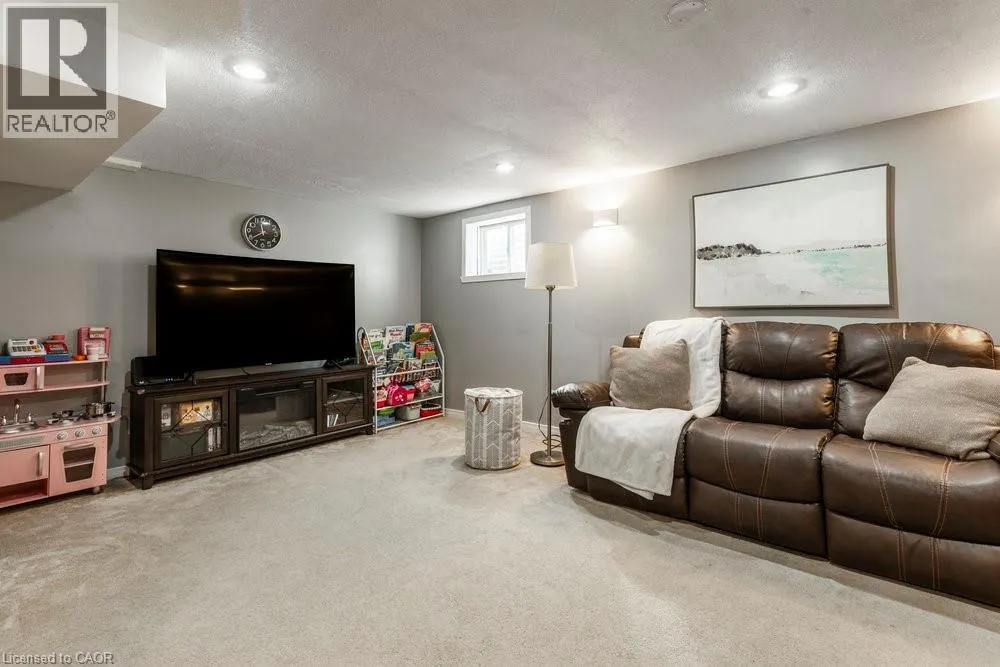 2228 MIDDLESMOOR Crescent