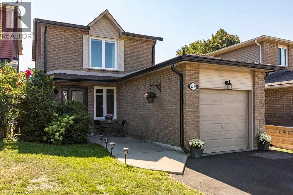 2228 MIDDLESMOOR Crescent