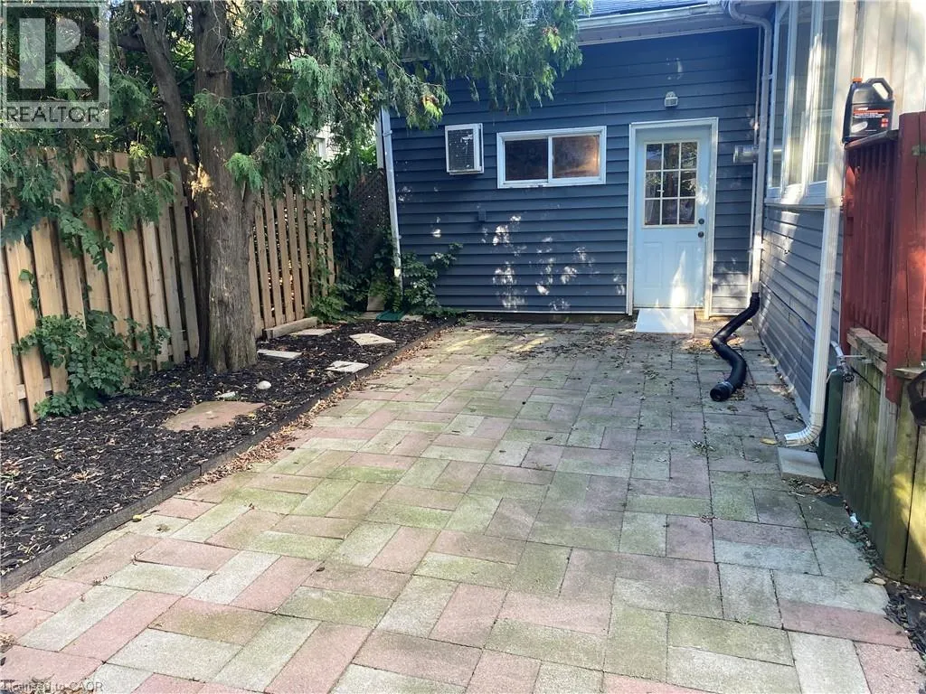 40 KERMAN Avenue