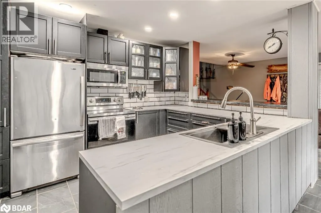 4 CLOVER Court