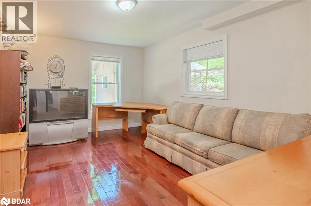 4 CLOVER Court