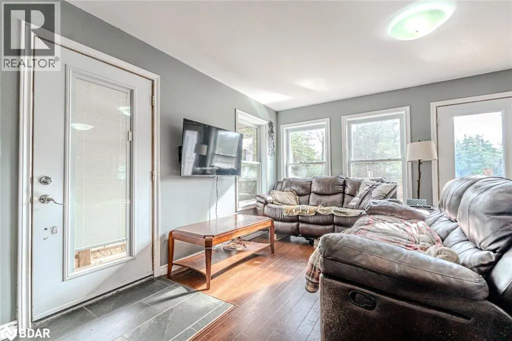 4 CLOVER Court
