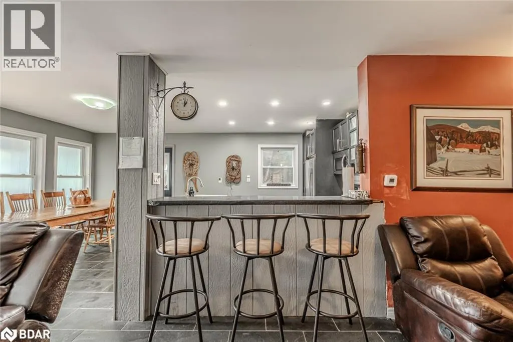 4 CLOVER Court