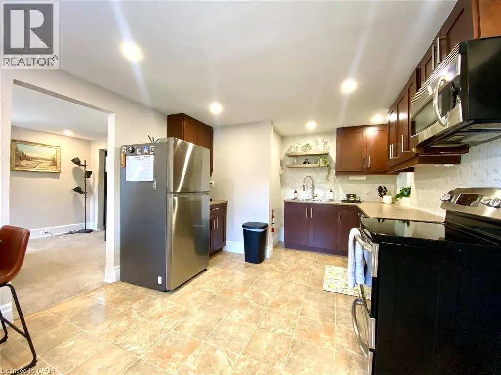 358 DUNDAS Street E