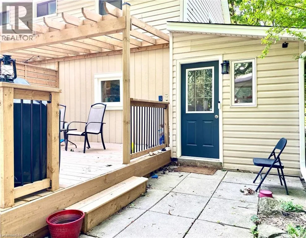 358 DUNDAS Street E