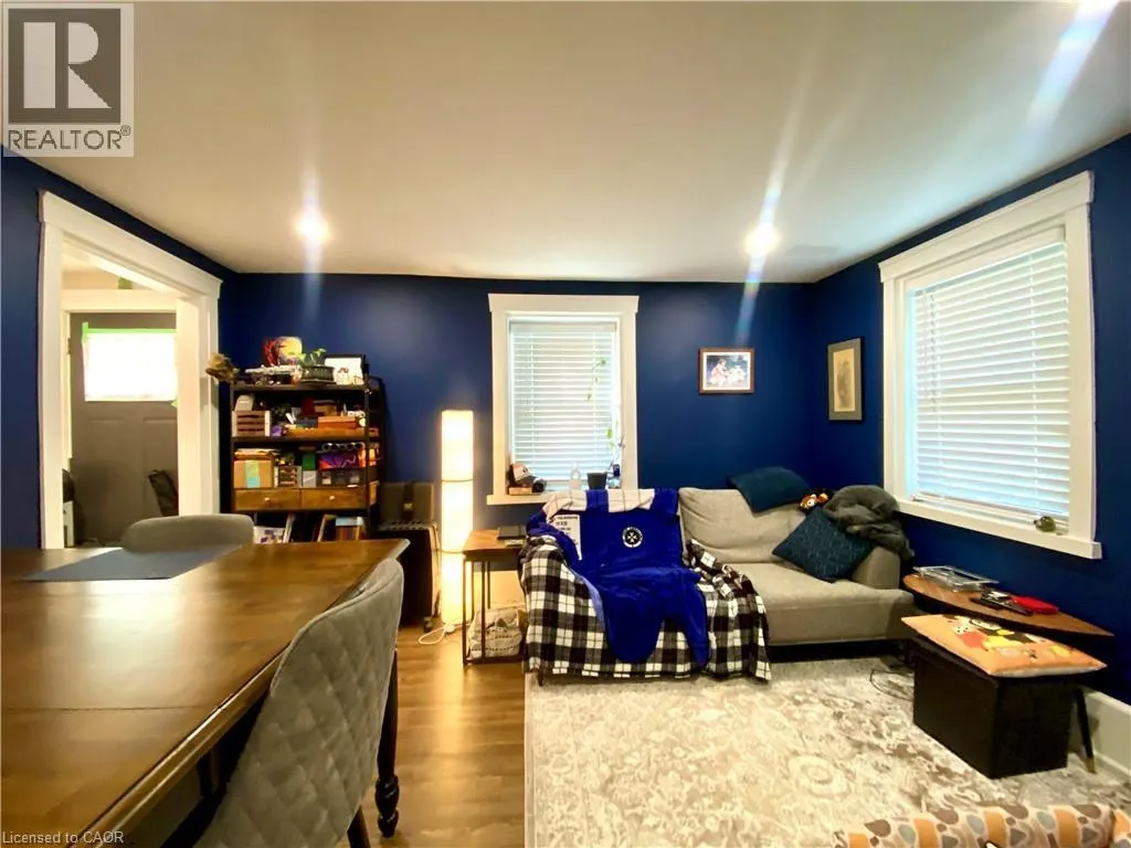 358 DUNDAS Street E