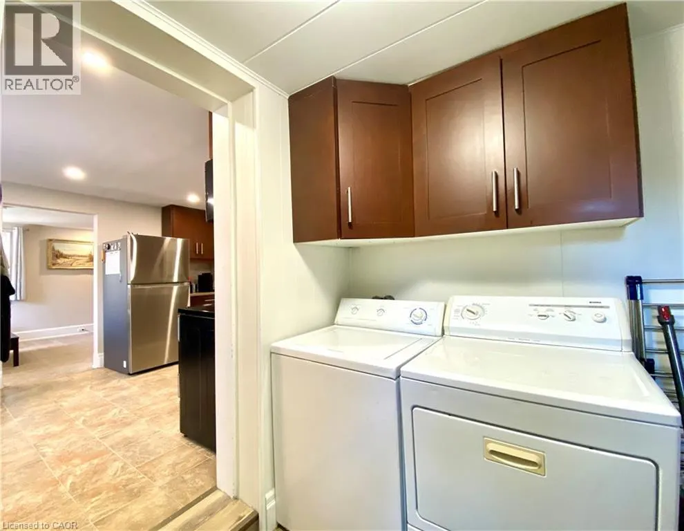 358 DUNDAS Street E