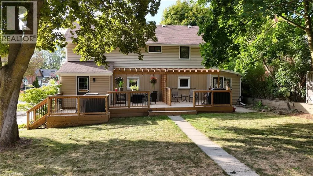 358 DUNDAS Street E