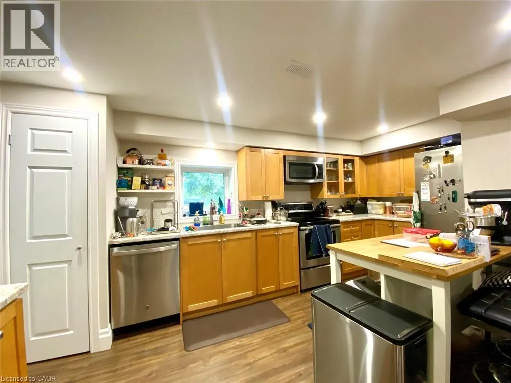 358 DUNDAS Street E