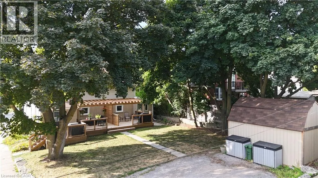 358 DUNDAS Street E