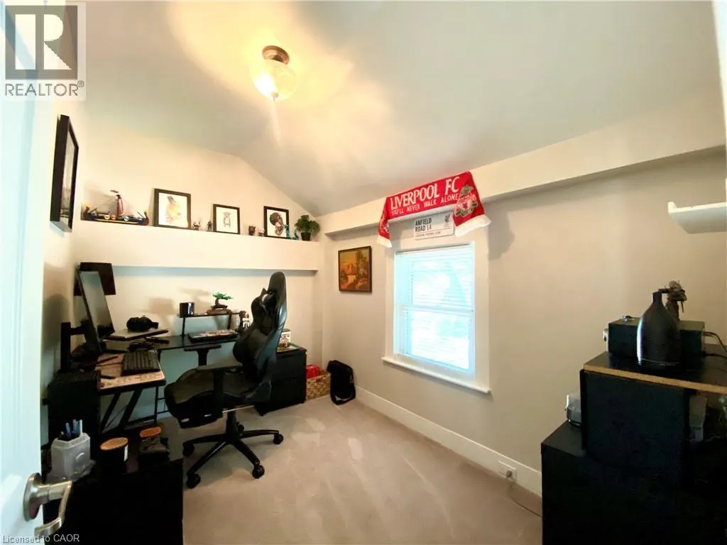 358 DUNDAS Street E