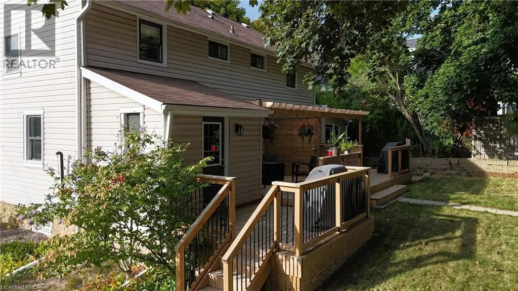 358 DUNDAS Street E