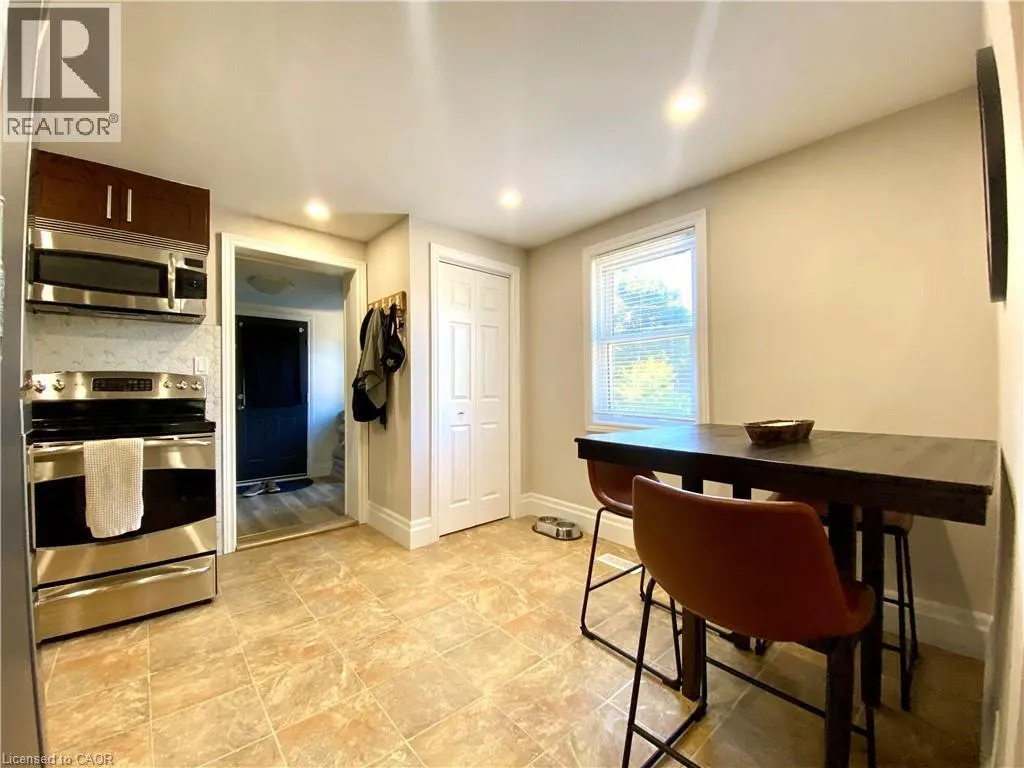 358 DUNDAS Street E