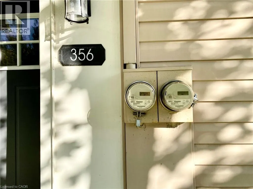 358 DUNDAS Street E